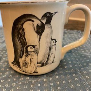 VINTAGE Small World Greetings * GOLD RIM * PENGUIN FAMILY of 4 coffee or tea mug
